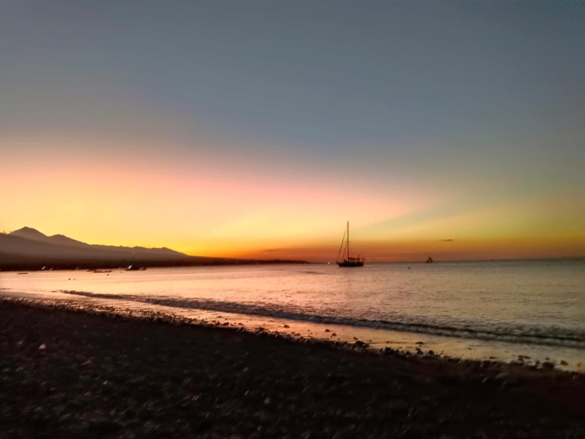 Beach Side Amed Delem Family Ambat Экстерьер фото